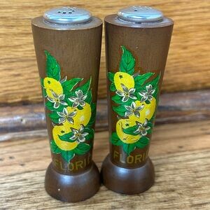 VTG Florida Wooden Orange Detailed Souvenir Salt And Pepper Shaker Set